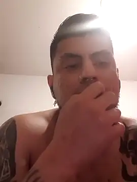 LeggyOttoman online show from April 12, 2026, 9:25 am