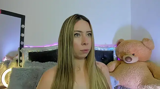 JanneKim online show from February 21, 2025, 7:43 pm