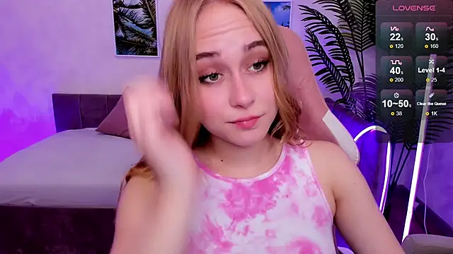 LianaBright online show from September 28, 2025, 2:06 am