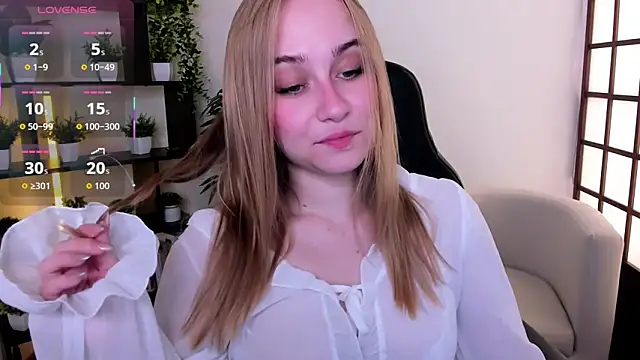 Snapshot of LianaBright chatting on June 11, 2026, 2:11 am LianaBright online show from June 11, 2026, 2:11 am