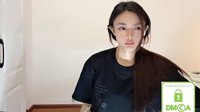 Snapshot of SarahYang chatting on May 12, 2026, 8:33 am SarahYang online show from May 12, 2026, 8:33 am