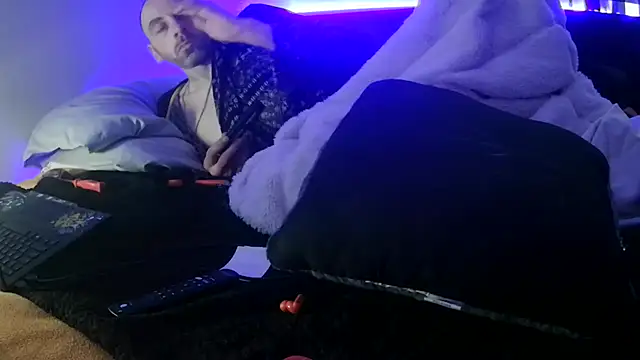 Snapshot of smokee_parT903 chatting on February 14, 2025, 5:36 pm smokee parT903 online show from February 14, 2025, 5:36 pm