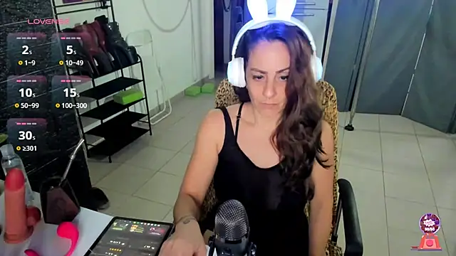 Snapshot of jessiburningheels chatting on February 23, 2025, 10:28 am jessiburningheels online show from February 23, 2025, 10:28 am