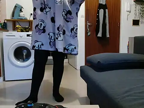 Snapshot of Lauzo21 chatting on October 8, 2025, 5:38 am Lauzo21 online show from October 8, 2025, 5:38 am