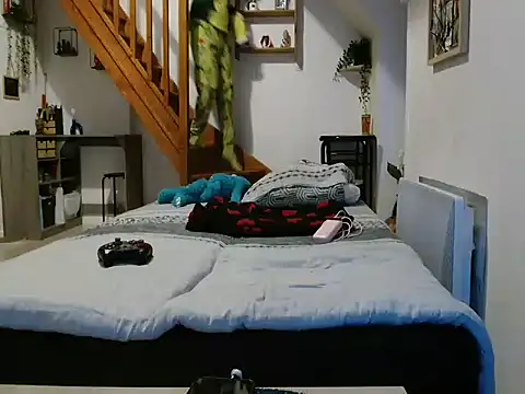 Snapshot of Lauzo21 chatting on November 24, 2025, 6:35 am Lauzo21 online show from November 24, 2025, 6:35 am