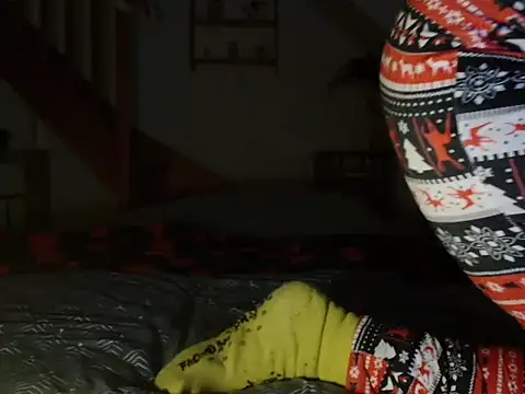 Snapshot of Lauzo21 chatting on December 19, 2025, 6:31 am Lauzo21 online show from December 19, 2025, 6:31 am