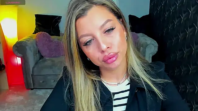 Snapshot of nicolee___19 chatting on March 11, 2025, 7:25 pm nicolee 19 online show from March 11, 2025, 7:25 pm