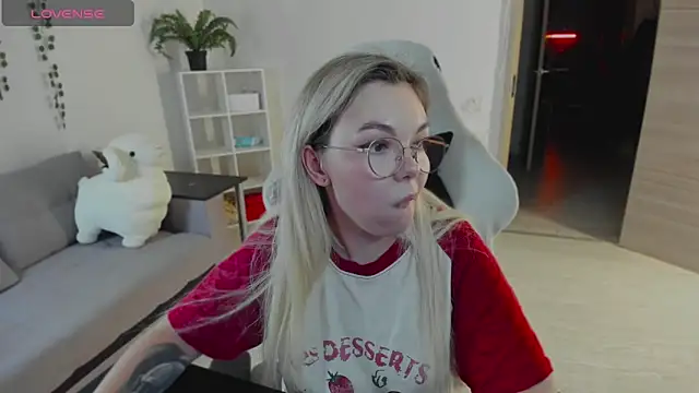 whoa-hoa-hoa-hoa-hoa online show from December 18, 2025, 5:41 pm