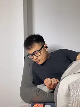 lixiaoshuai8 online show from March 8, 2025, 2:19 pm