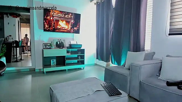 Snapshot of Maximo_Marcelo chatting on December 15, 2024, 6:15 pm Maximo Marcelo online show from December 15, 2024, 6:15 pm