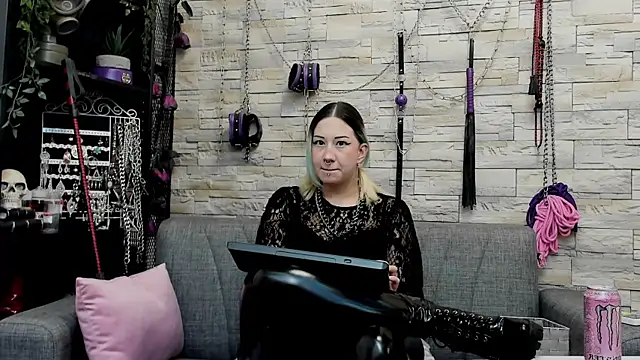 CruelMistress online show from April 9, 2026, 12:43 am