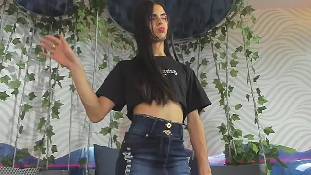 Snapshot of Venusflame__ chatting on January 28, 2025, 8:36 pm Venusflame online show from January 28, 2025, 8:36 pm