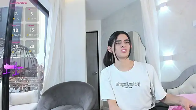 Snapshot of Venusflame__ chatting on February 27, 2025, 1:38 pm Venusflame online show from February 27, 2025, 1:38 pm