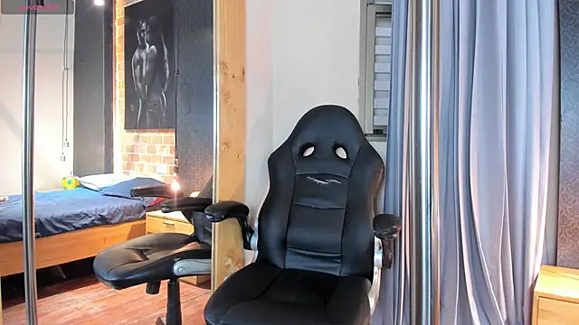 Snapshot of Venusflame__ chatting on March 14, 2025, 11:45 am Venusflame online show from March 14, 2025, 11:45 am