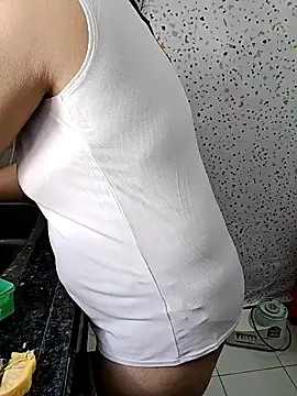 Snapshot of milf-kaira chatting on January 21, 2025, 4:10 am milf-kaira online show from January 21, 2025, 4:10 am