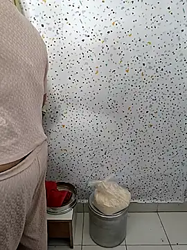 Snapshot of milf-kaira chatting on January 23, 2025, 5:02 am milf-kaira online show from January 23, 2025, 5:02 am