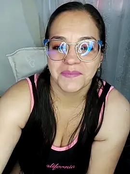 Snapshot of emily_sweet13 chatting on March 19, 2025, 12:23 pm emily sweet13 online show from March 19, 2025, 12:23 pm