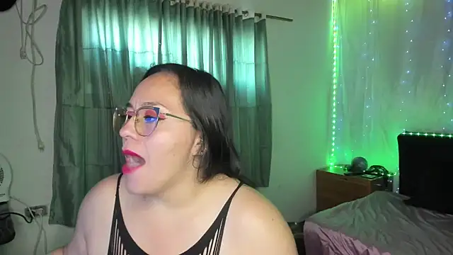 Snapshot of emily_sweet13 chatting on October 1, 2025, 12:33 pm emily sweet13 online show from October 1, 2025, 12:33 pm