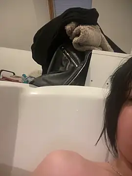 Petite moi online show from April 4, 2026, 6:49 pm