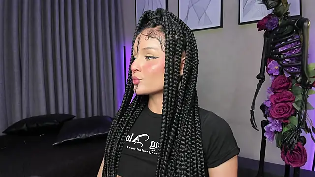 Morgan Hilll  online show from October 5, 2025, 12:25 pm