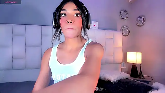 Snapshot of ValentinaMarinn chatting on December 21, 2024, 8:32 pm ValentinaMarinn online show from December 21, 2024, 8:32 pm