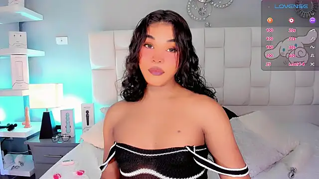 Snapshot of ValentinaMarinn chatting on March 17, 2025, 9:13 pm ValentinaMarinn online show from March 17, 2025, 9:13 pm