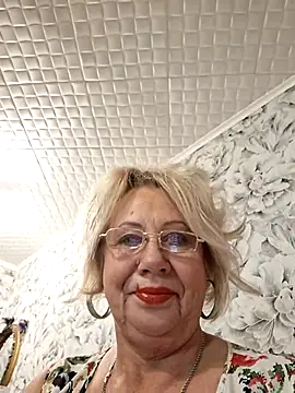 Snapshot of PALETT chatting on November 8, 2025, 2:45 am PALETT online show from November 8, 2025, 2:45 am