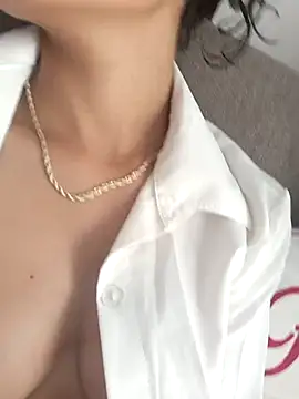 vanyacam  online show from December 14, 2025, 8:35 pm