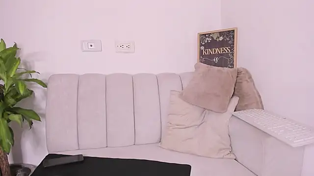 Snapshot of lulu_rrussell chatting on February 5, 2025, 5:52 am lulu rrussell online show from February 5, 2025, 5:52 am