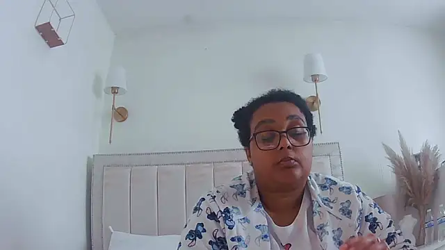 vanilla chocolate23 online show from September 12, 2025, 3:34 pm