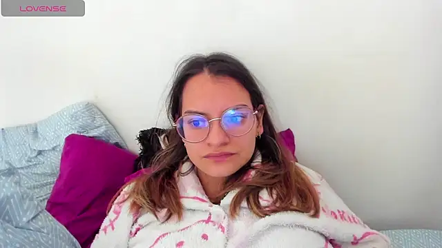 Snapshot of Angie_Pirss chatting on December 15, 2025, 3:05 pm Angie Pirss online show from December 15, 2025, 3:05 pm