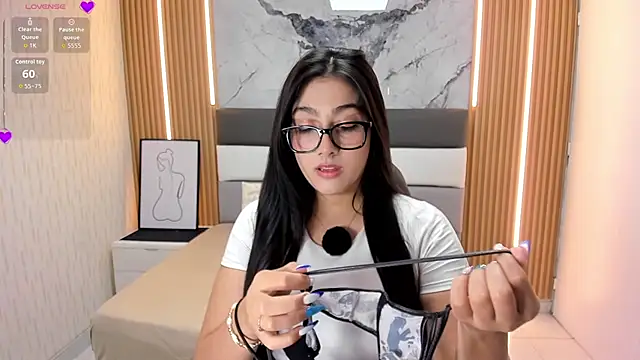 Snapshot of Alyssapark chatting on November 19, 2025, 7:14 pm Alyssapark online show from November 19, 2025, 7:14 pm