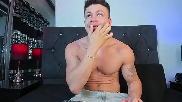 Snapshot of Angel_Cuervo chatting on February 5, 2026, 12:43 pm Angel Cuervo online show from February 5, 2026, 12:43 pm