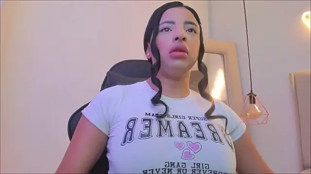 Snapshot of Zoeth_Ruiz chatting on October 16, 2025, 12:50 pm Zoeth Ruiz online show from October 16, 2025, 12:50 pm