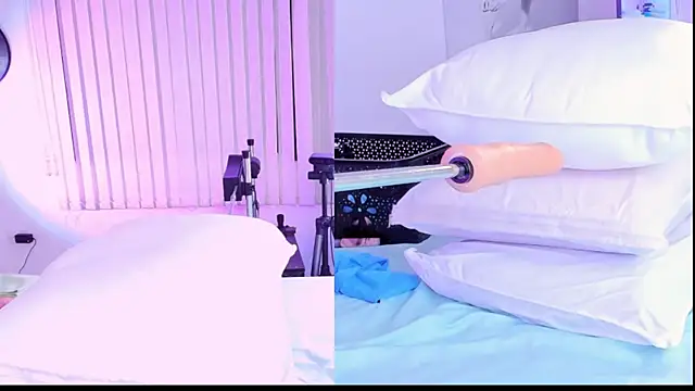 Kinky Mindy  online show from April 9, 2026, 7:52 pm