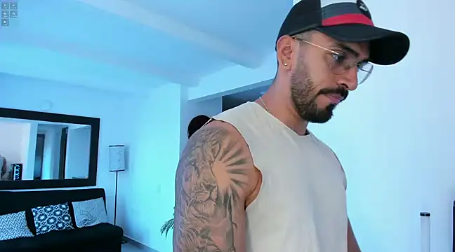 Snapshot of tony_muscle chatting on January 29, 2025, 10:01 pm tony muscle online show from January 29, 2025, 10:01 pm
