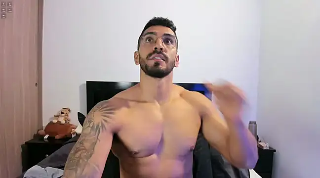 Snapshot of tony_muscle chatting on January 31, 2025, 4:03 am tony muscle online show from January 31, 2025, 4:03 am