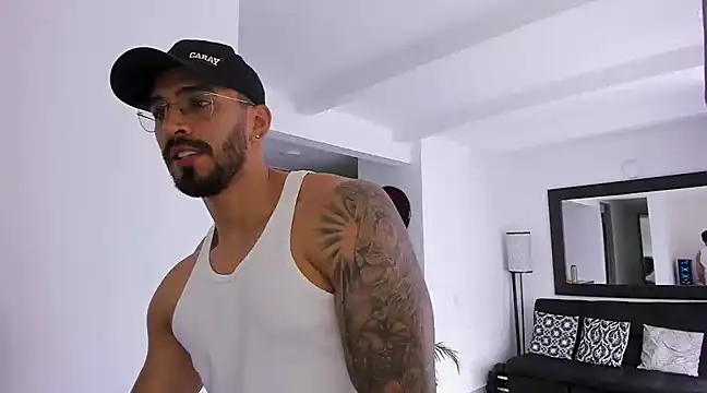Snapshot of tony_muscle chatting on March 16, 2025, 4:12 pm tony muscle online show from March 16, 2025, 4:12 pm