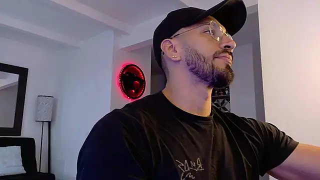 Snapshot of tony_muscle chatting on October 21, 2025, 9:15 pm tony muscle online show from October 21, 2025, 9:15 pm