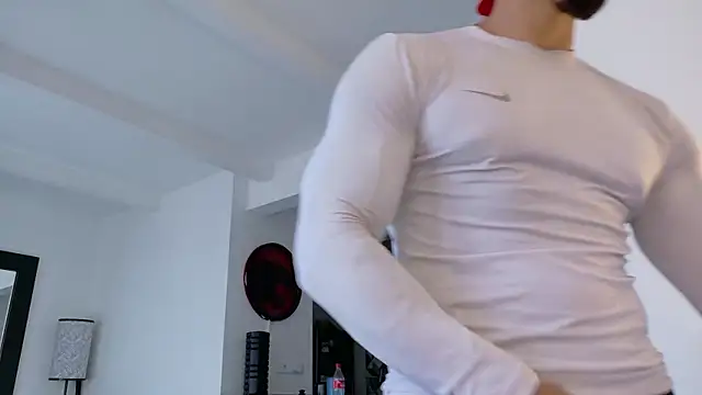 Snapshot of tony_muscle chatting on November 1, 2025, 9:50 pm tony muscle online show from November 1, 2025, 9:50 pm