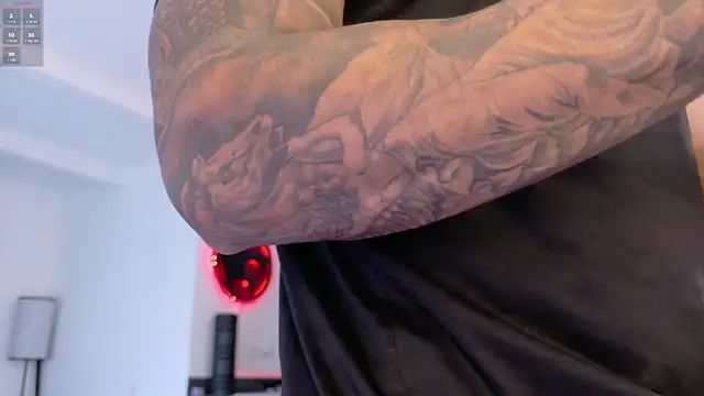 Snapshot of tony_muscle chatting on November 3, 2025, 10:10 pm tony muscle online show from November 3, 2025, 10:10 pm