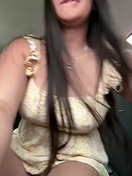 Snapshot of AhriCutte chatting on March 5, 2025, 5:39 pm AhriCutte online show from March 5, 2025, 5:39 pm