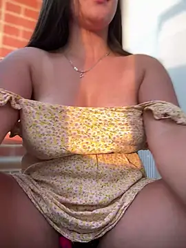 Snapshot of AhriCutte chatting on March 15, 2025, 10:44 pm AhriCutte online show from March 15, 2025, 10:44 pm