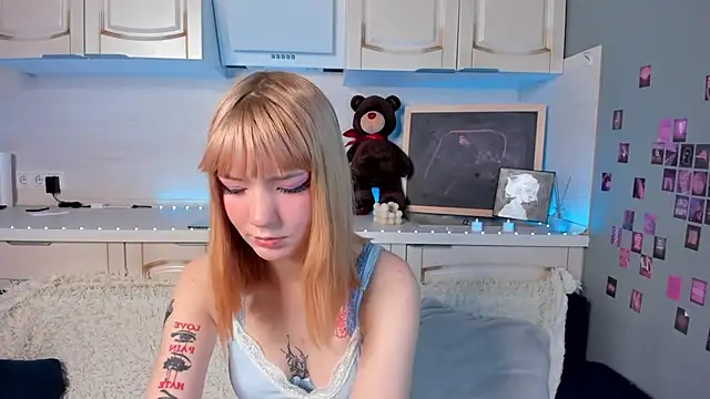 Snapshot of Linablueeyed chatting on February 5, 2025, 8:11 am Linablueeyed online show from February 5, 2025, 8:11 am