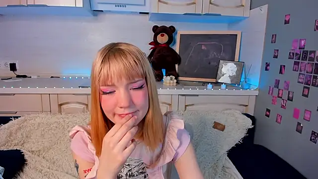 Snapshot of Linablueeyed chatting on February 5, 2025, 11:12 am Linablueeyed online show from February 5, 2025, 11:12 am