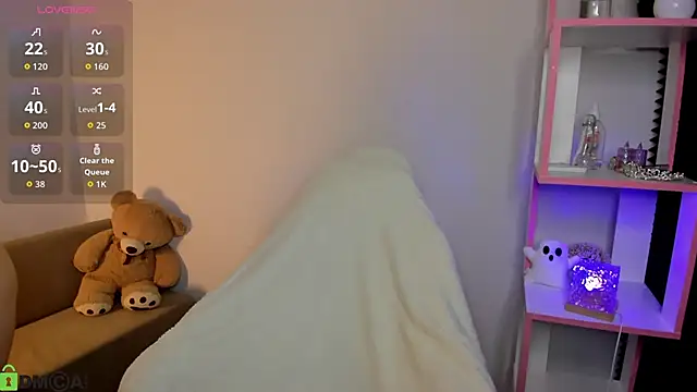 Snapshot of Linablueeyed chatting on October 28, 2025, 9:24 am Linablueeyed online show from October 28, 2025, 9:24 am