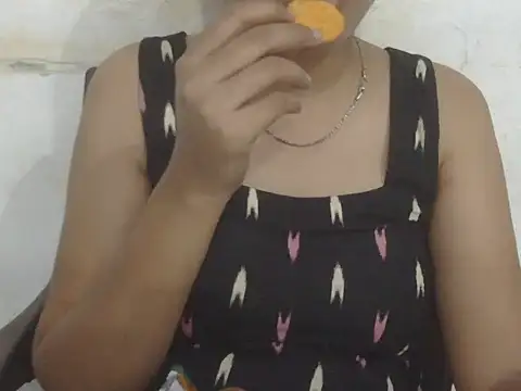 Snapshot of DOLL_CUTY chatting on May 27, 2026, 4:59 pm DOLL CUTY online show from May 27, 2026, 4:59 pm