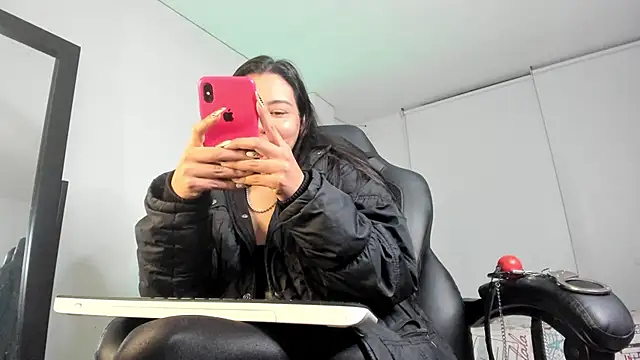 charlotte joliedart online show from January 3, 2025, 4:11 am