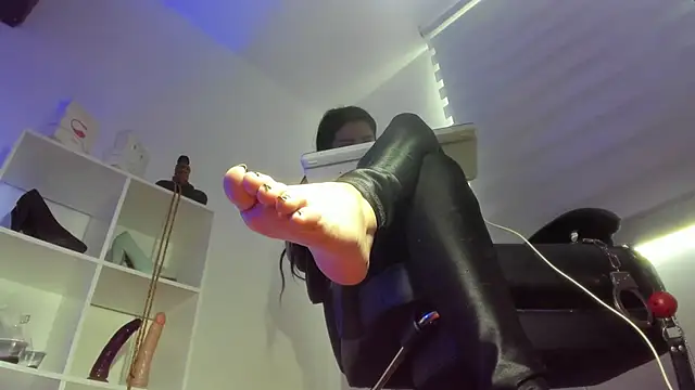 charlotte joliedart online show from September 23, 2025, 8:45 pm