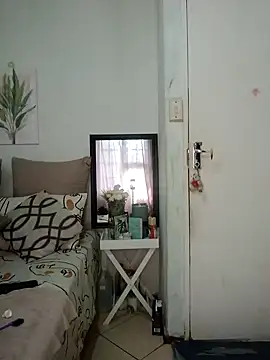 Snapshot of NunuBerry16 chatting on October 18, 2025, 12:06 pm NunuBerry16 online show from October 18, 2025, 12:06 pm